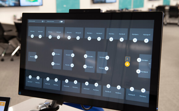 On-Screen Raumansicht der WolfVision vSolution MATRIX Lösung für aktives Lernen im Unterrichtsraum