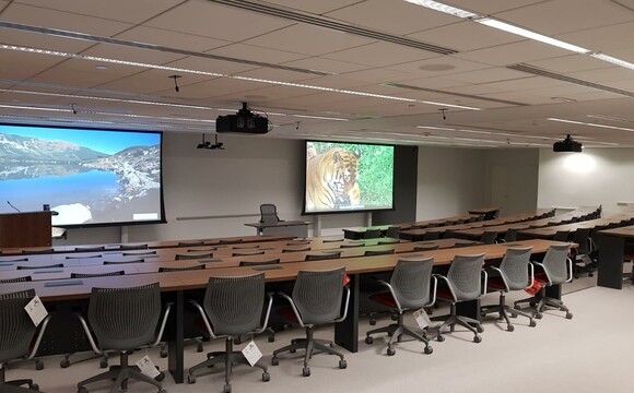 Sabah Al-Salem Universität, COAE, WolfVision Visualizer Systeme helfen bei der Live-Darstellung von Bildschirminhalten.