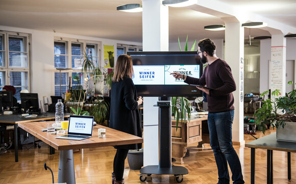 Wireless presentation and collaboration in a meeting using WolfVision Cynap Core system