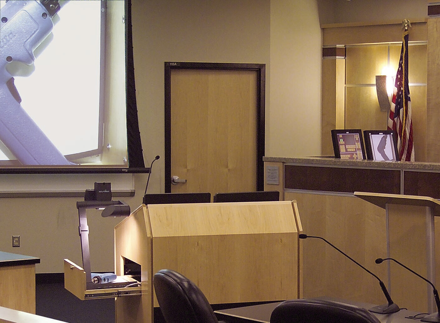Der Gerichtssaal des 21. Jahrhunderts an der juristischen Fakultät der Arizona State Universität.