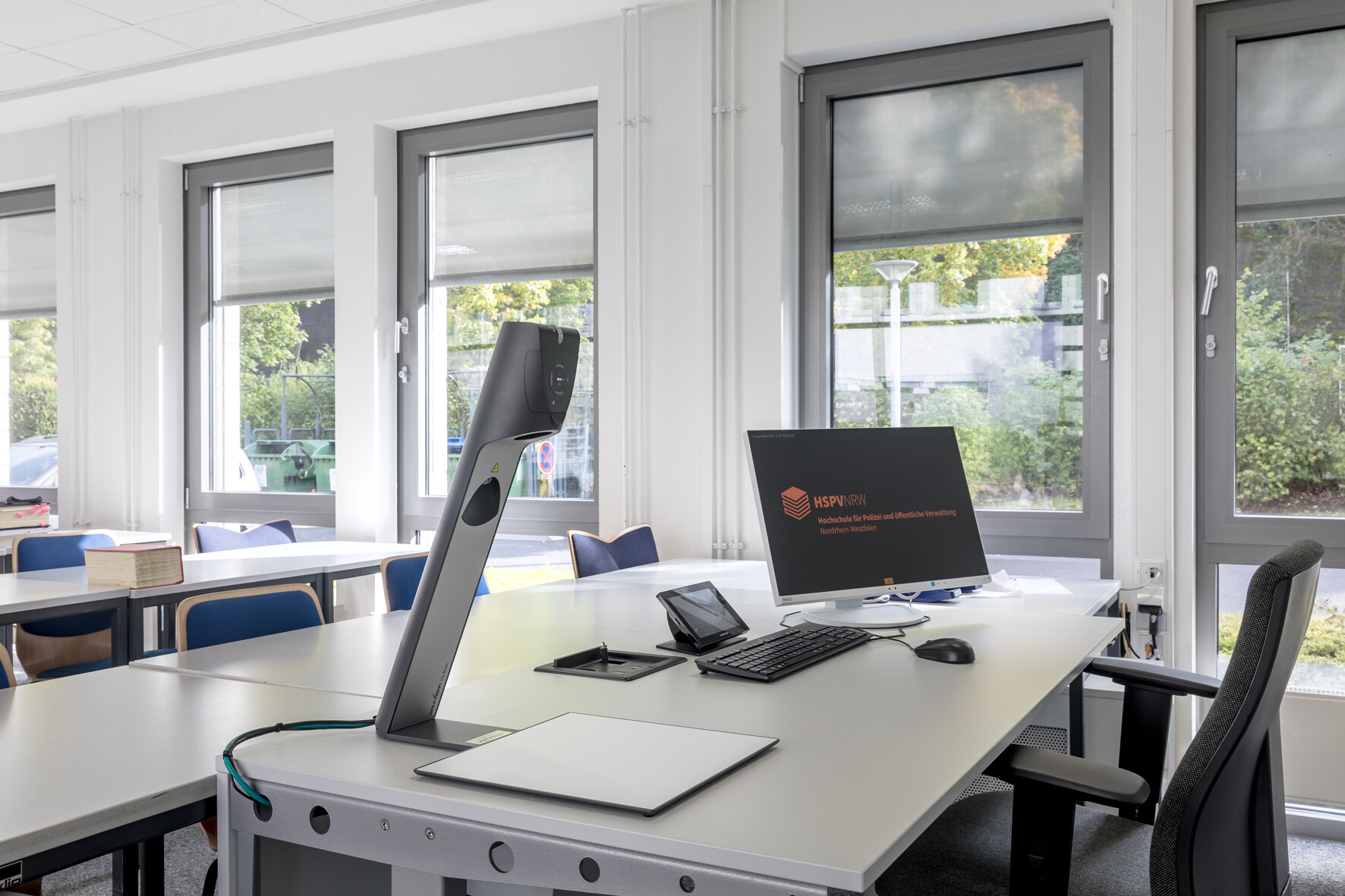 Course room lectern with installed WolfVision VZ-8neo Visualizer system. Photo: Copyright Jörg Küster