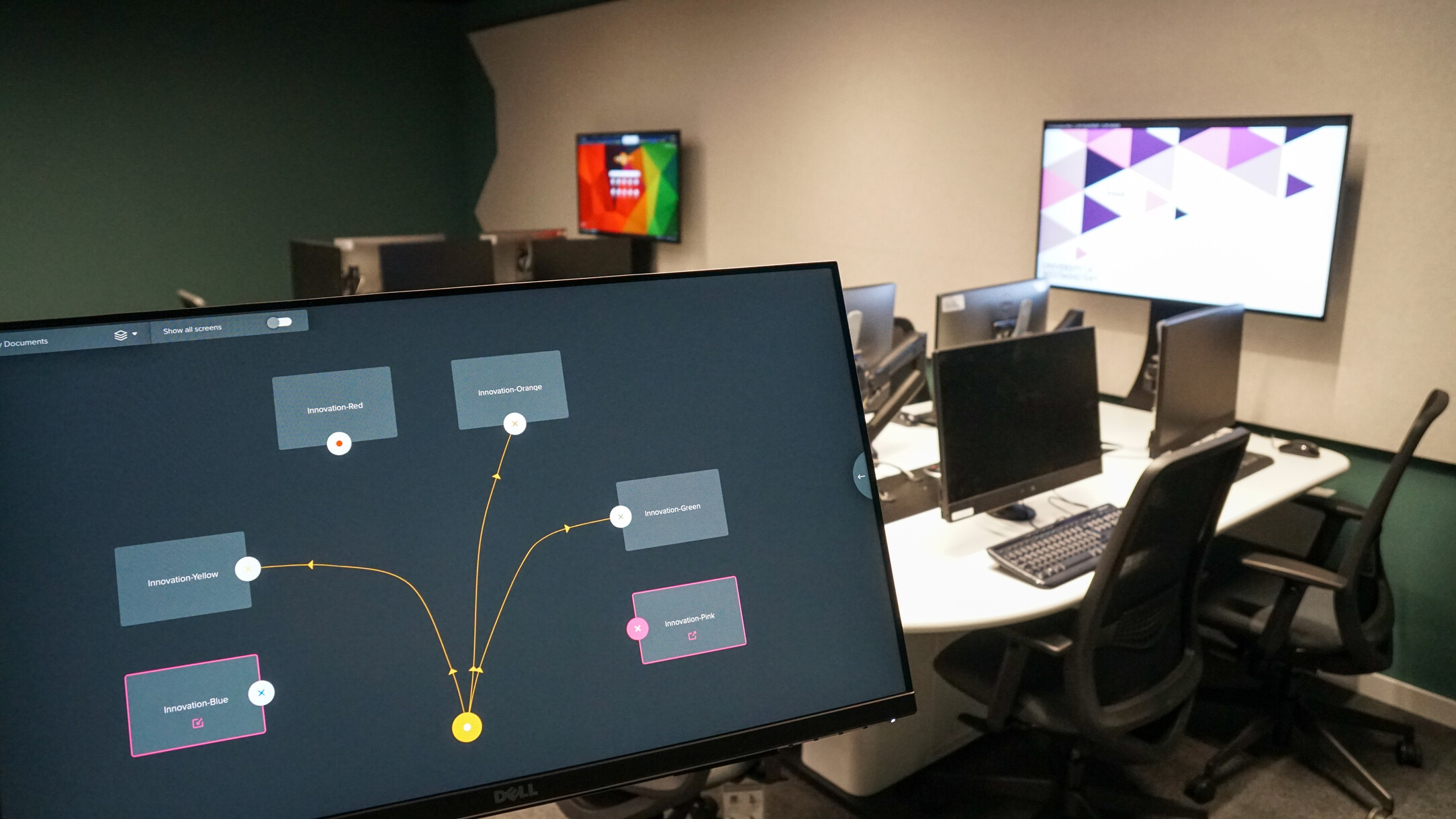 La 'Vue de la salle' de vSolution MATRIX sur le panneau tactile permet de partager du contenu numérique et analogique entre les écrans par simple glisser-déposer.