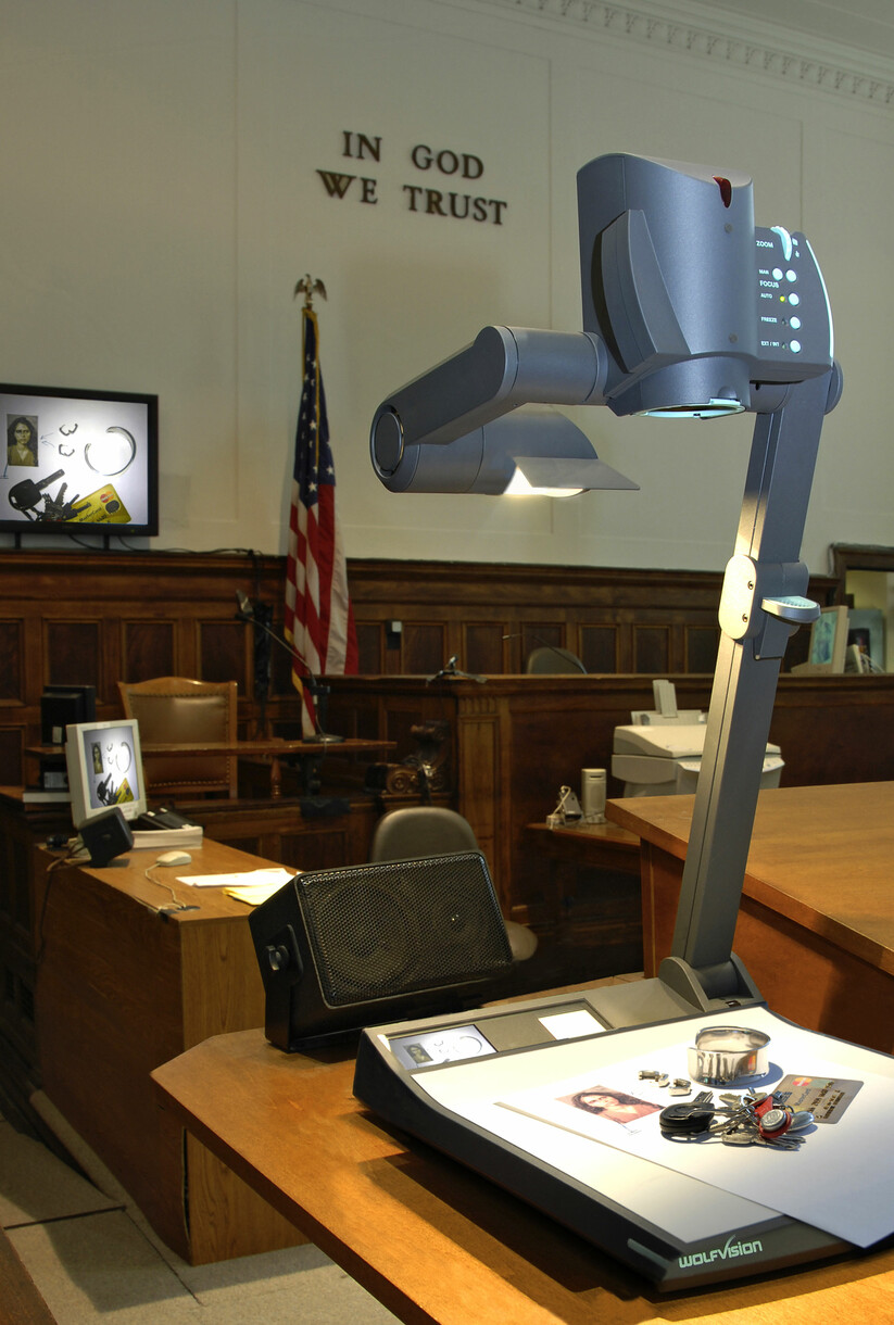 The Desktop Visualizer picks up 3 dimensional objects and is then quickly and easily stored by attorneys after displaying important evidence.