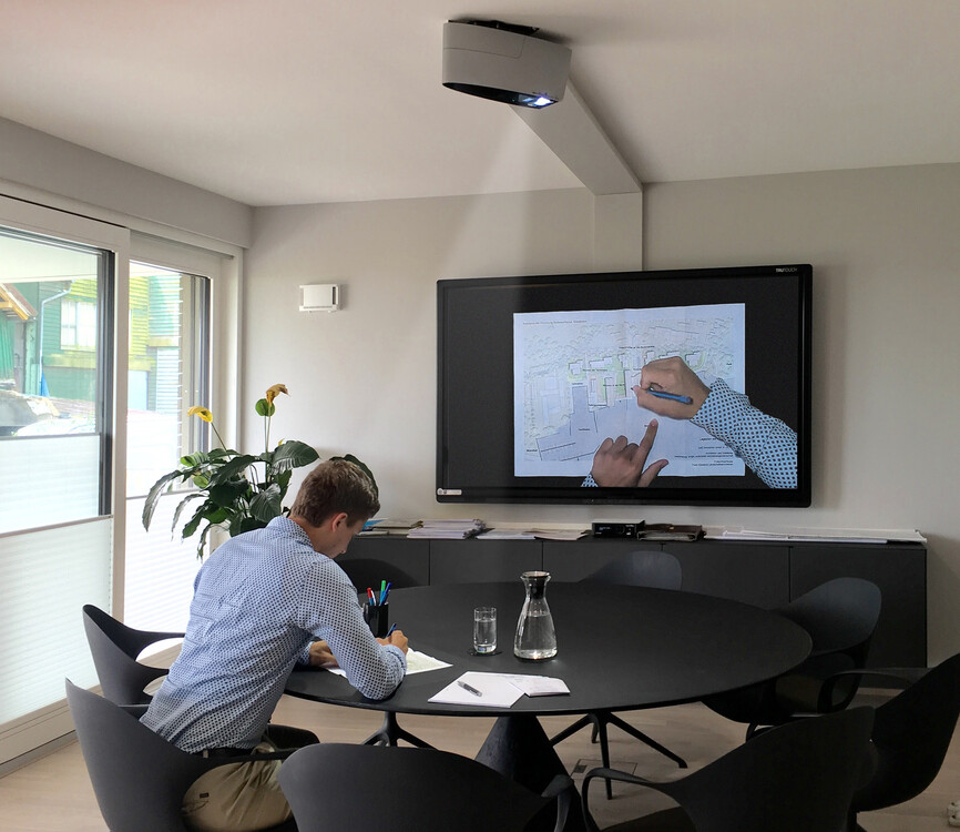 WolfVision Cynap and VZ-C6 Visualizer – the perfect combination, meeting all requirements for customer and supplier discussions.